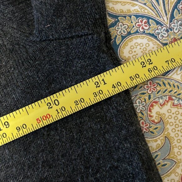 Banana Republic Grey V-Neck Sweater - Wool, Silk, Cashmere Blend - Men's Med - Picture 7 of 10